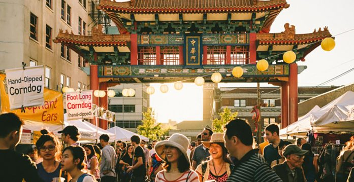 Chinatown_Gate_at_Dusk_Night_Market_2015_Featured